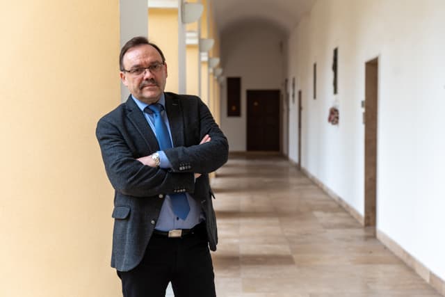 Varázstalanítani a földi öncélúságokat